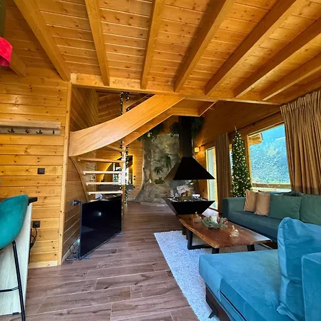Cave - Waterfall Apartment *